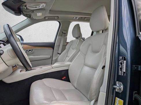 Used 2022 Volvo XC90 T6 Momentum w/ Climate Package image 15