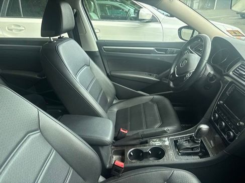 Used 2017 Volkswagen Passat 1.8T SE FWD image 4