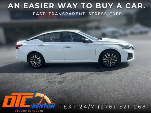 Used 2025 Nissan Altima 2.5 SV AWD/4WD image 2