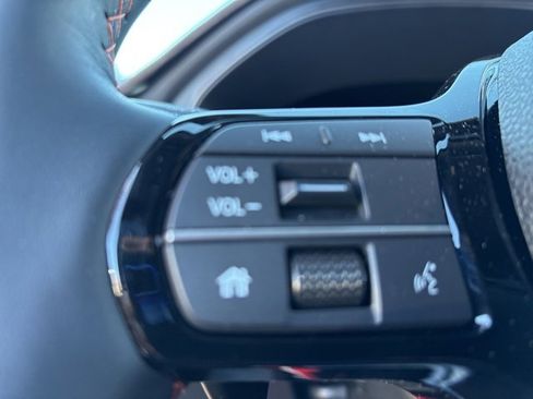 Used 2025 Honda Pilot TrailSport image 27