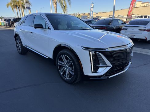 Used 2024 Cadillac Lyriq Luxury image 2