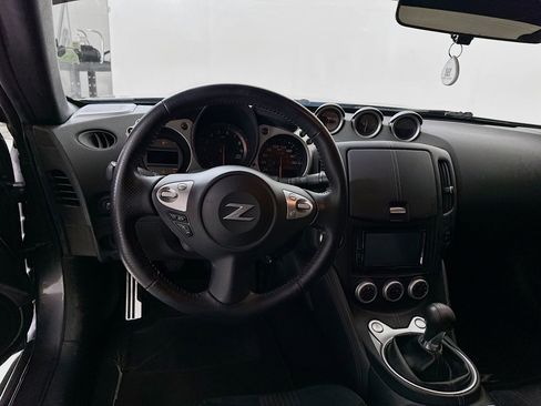 Used 2017 Nissan 370Z Coupe RWD image 20