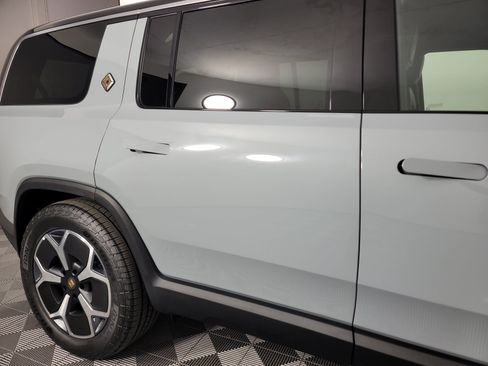 Used 2024 Rivian R1S Adventure AWD/4WD image 38
