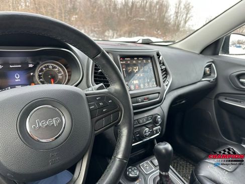 Used 2019 Jeep Cherokee Trailhawk w/ Cold Weather Group image 15