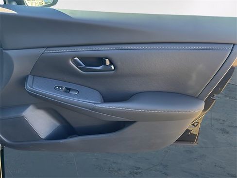 Used 2025 Nissan Sentra S image 13