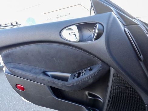 Used 2015 Nissan 370Z Touring image 14