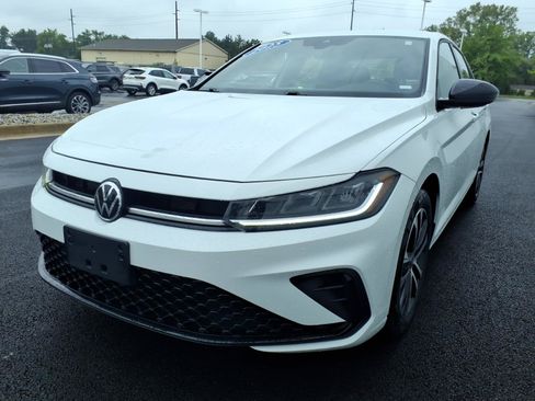 Used 2025 Volkswagen Jetta Sport FWD image 3