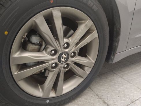 Used 2018 Hyundai Elantra SEL FWD image 31