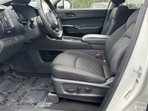 Certified 2024 Nissan Pathfinder SV image 10