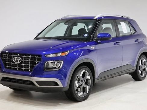 Used 2023 Hyundai Venue SEL FWD image 3