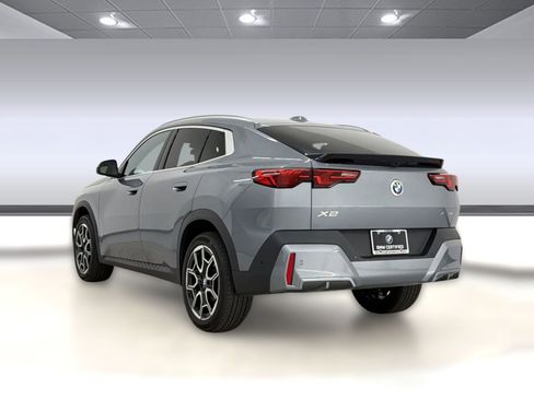 Used 2025 BMW X2 xDrive28i w/ Premium Package AWD/4WD image 3