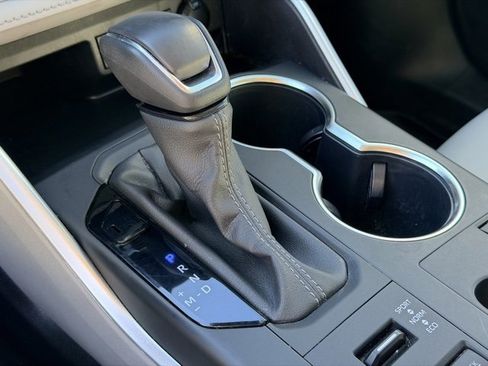 Used 2023 Toyota Highlander XLE image 16