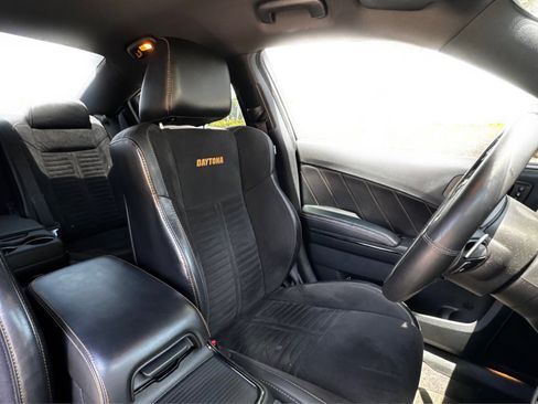 Used 2017 Dodge Charger R/T RWD image 17