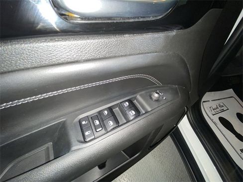 Used 2024 Jeep Compass Latitude w/ Altitude Special Edition image 13