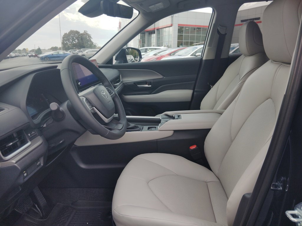 New 2026 Toyota Grand Highlander XLE FWD image 5