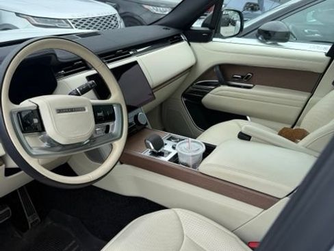 Used 2023 Land Rover Range Rover SE AWD/4WD image 3
