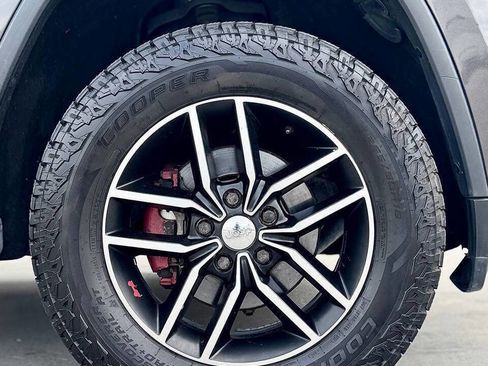 Used 2017 Jeep Grand Cherokee Trailhawk AWD/4WD image 29