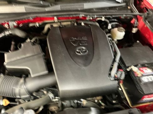 Certified 2022 Toyota Tacoma Limited image 9