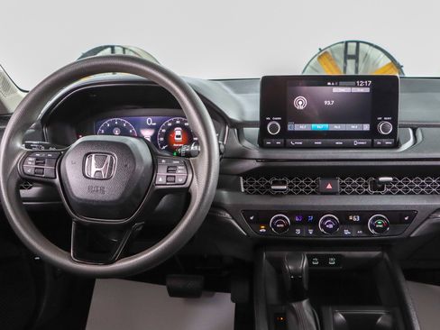 Used 2023 Honda Accord EX image 17