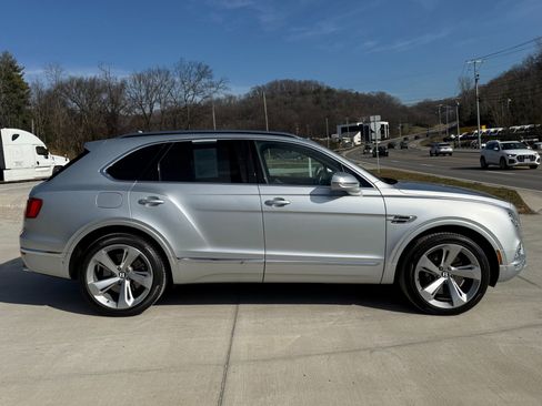 Used 2018 Bentley Bentayga image 7