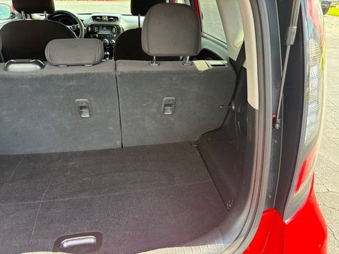 Used 2019 Kia Soul FWD image 11