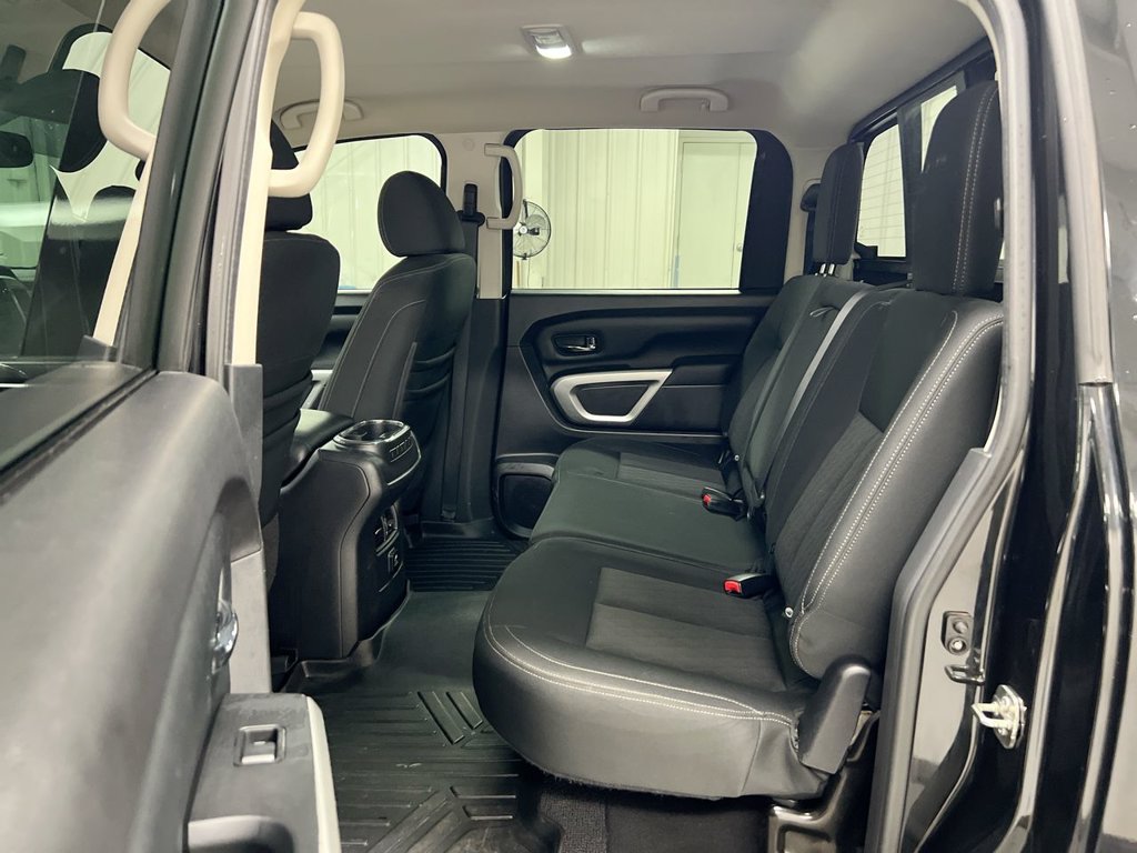 Used 2017 Nissan Titan SV AWD/4WD image 23