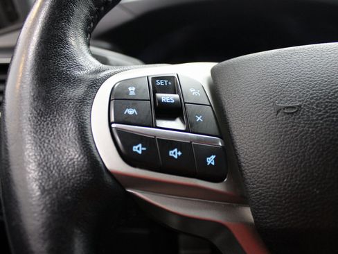 Used 2021 Ford Explorer XLT w/ Equipment Group 202A image 35