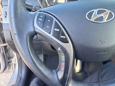 Used 2013 Hyundai Elantra Limited w/ Technology Pkg image 16