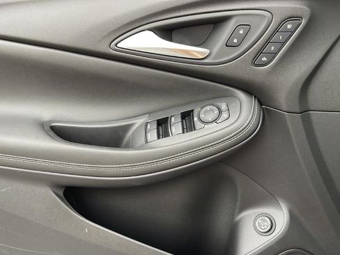 Used 2025 Buick Encore GX Avenir w/ Avenir Technology Package image 20