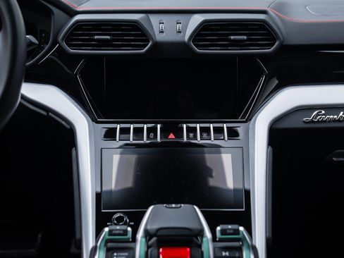 Used 2021 Lamborghini Urus image 32