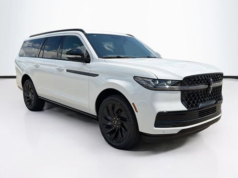 Used 2026 Lincoln Navigator L Reserve w/ Jet Appearance Package AWD/4WD image 3