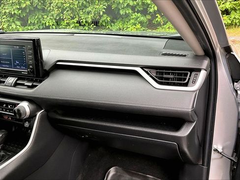 Certified 2022 Toyota RAV4 LE AWD/4WD image 13