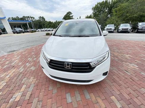 Used 2024 Honda Odyssey Touring image 2