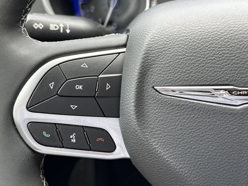 Used 2025 Chrysler Pacifica Select FWD image 22