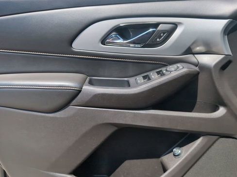 Certified 2021 Chevrolet Traverse LT FWD image 21
