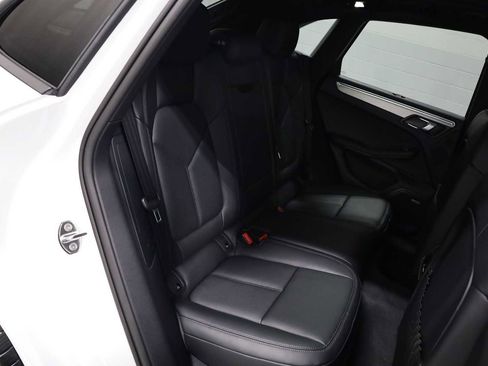 Certified 2026 Porsche Macan AWD/4WD image 37