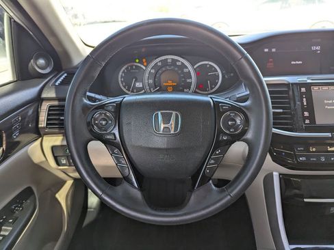 Used 2017 Honda Accord Touring image 11