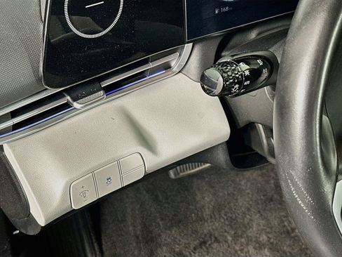 Used 2025 Hyundai Elantra Limited FWD image 17