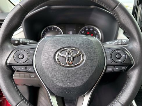 Used 2021 Toyota RAV4 XLE Premium image 28