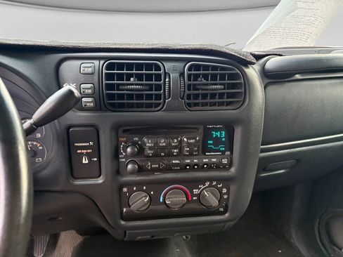 Used 2000 Chevrolet S10 Pickup 4x4 Extended Cab w/ Preferred Equipment Group image 19