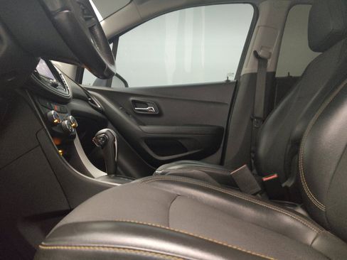 Used 2019 Chevrolet Trax LT w/ LT Convenience Package FWD image 17