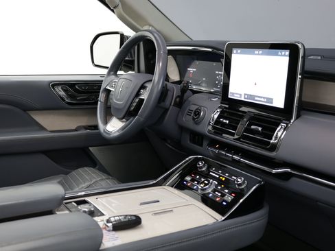 Used 2021 Lincoln Navigator Black Label w/ Cargo Convenience Package AWD/4WD image 46