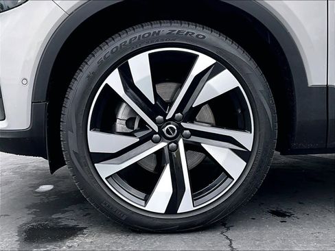 Used 2023 Volvo XC40 B5 Ultimate AWD/4WD image 12
