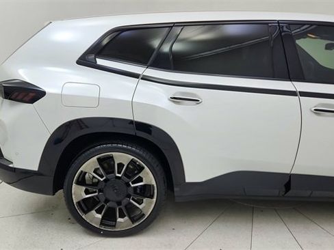 Used 2023 BMW XM Base image 12