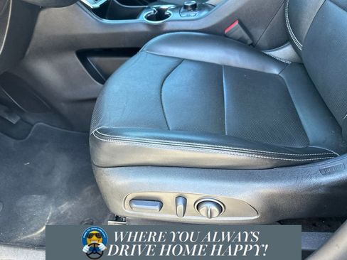 Used 2023 GMC Terrain SLT w/ Infotainment Package II image 8