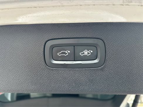 Used 2016 Volvo XC90 T6 Momentum w/ Momentum Plus Package image 32