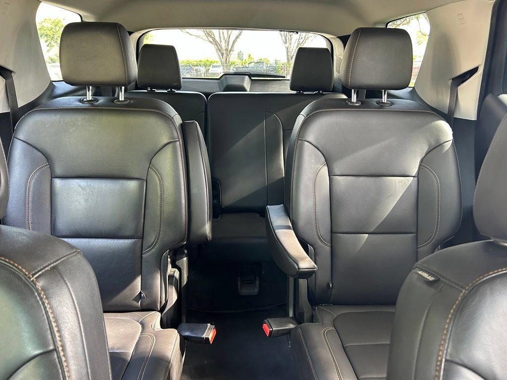 Used 2021 Chevrolet Traverse RS FWD image 14