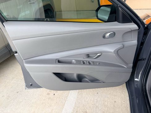 Used 2024 Hyundai Elantra SE FWD image 12