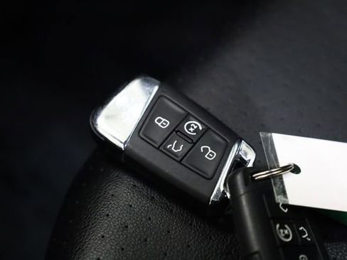 Used 2021 Volkswagen Atlas SE w/ Panoramic Sunroof Package image 38