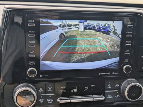 Used 2021 Toyota Highlander LE image 24